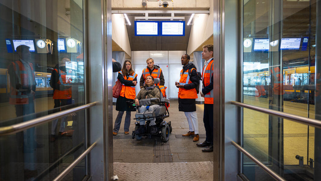 bezoek Prorail bij stationslift