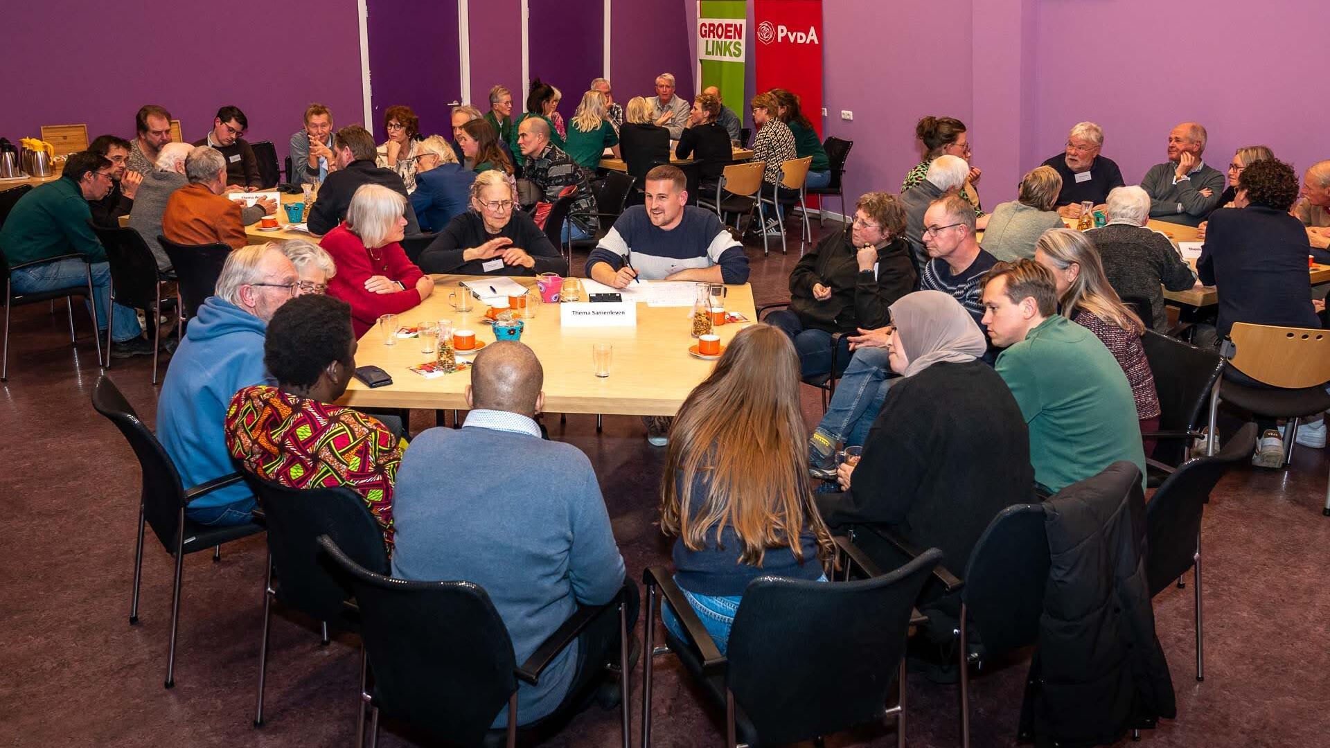 Groepsgesprekken tijdens Politek cafe nieuwkomers